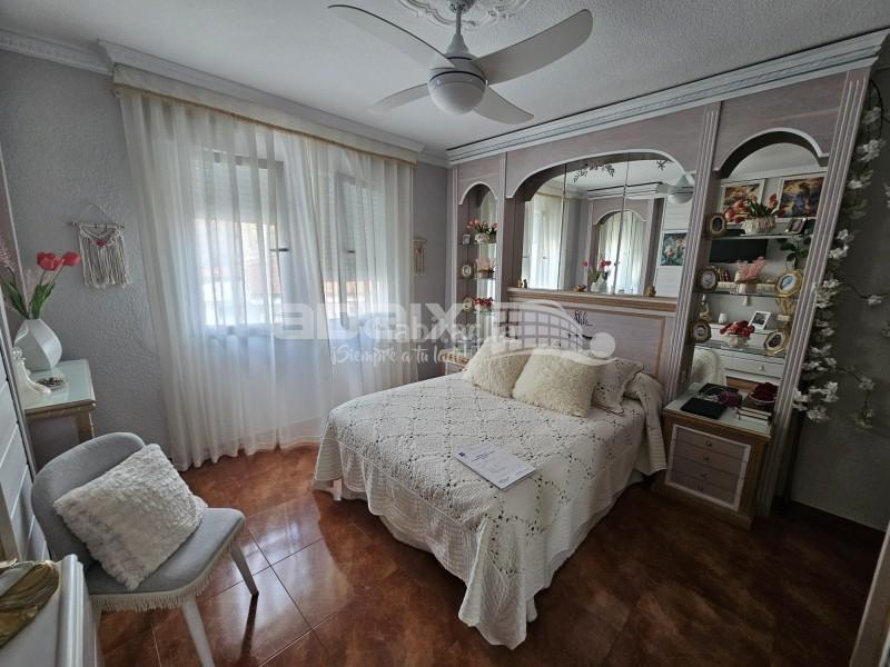 Foto fe36a534-8287-45d4-9f9e-f09bf1a2d7af. Pis amb aparcament a Centro Lucena