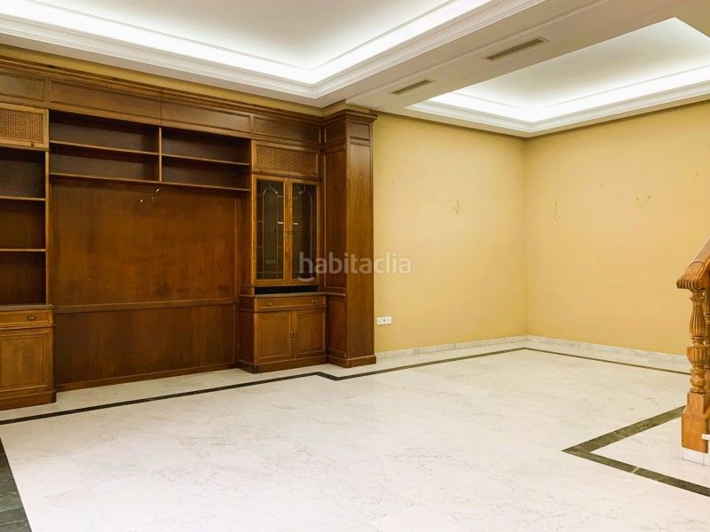 Foto 451c125b-d8c7-4075-98cd-1e504df23b28. Casa amb aparcament a Centro Lucena