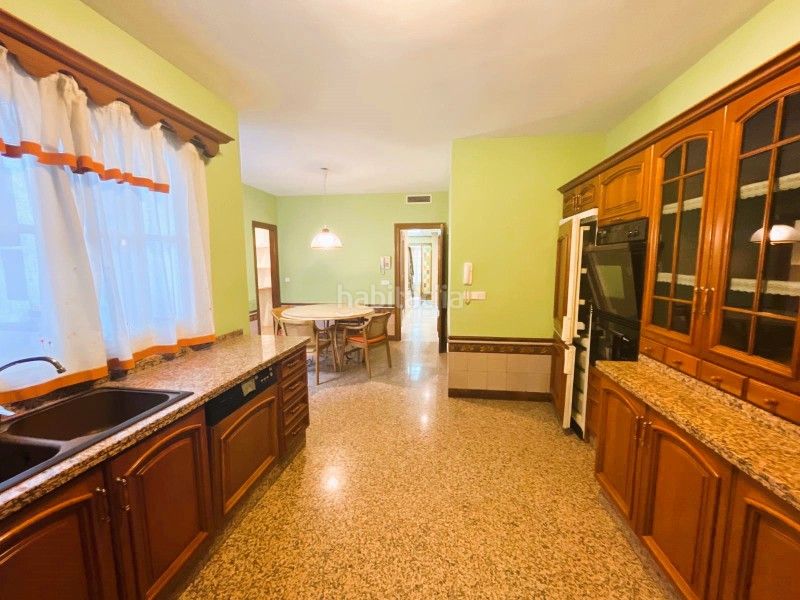 Foto 52902346-a49f-4f55-95f4-a7da4fe92c7d. Casa amb aparcament a Centro Lucena