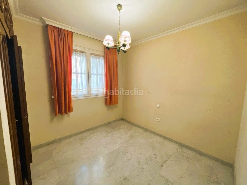 Foto 7d199688-1da7-4fee-a507-b65911700292. Casa amb aparcament a Centro Lucena