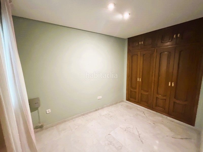 Foto c50d0a5d-ee80-467e-9ec9-79ed221484ee. Casa amb aparcament a Centro Lucena