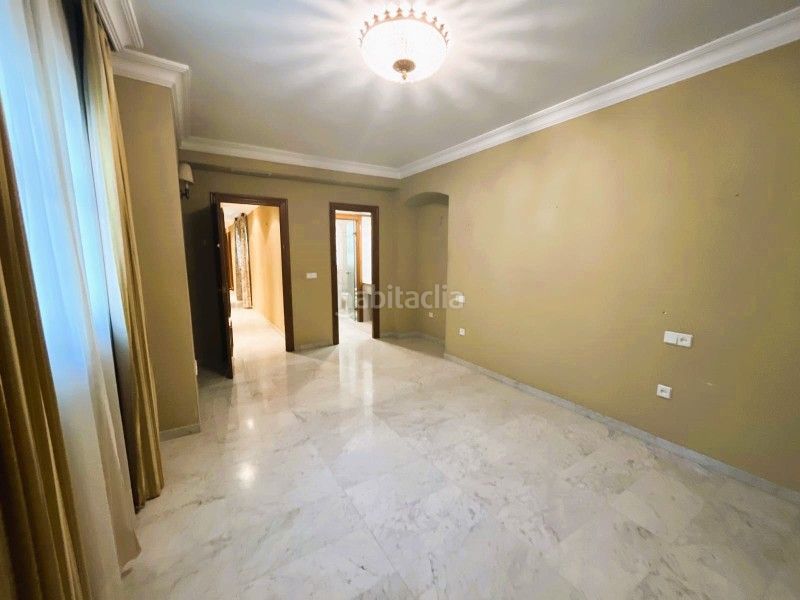Foto ca8738d2-f6db-4a0d-810f-133ae3e40183. Casa amb aparcament a Centro Lucena