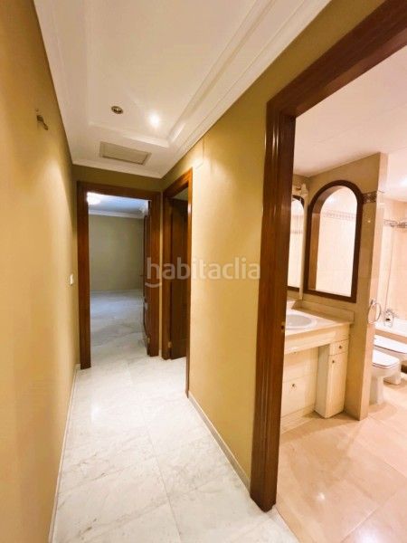 Foto eac2cc08-767f-43d8-8593-84f18c2cb365. Casa amb aparcament a Centro Lucena