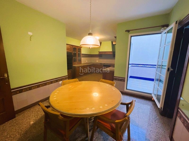 Foto f96ce2bb-b203-401b-85e0-e0e7a0f1fad1. Casa amb aparcament a Centro Lucena