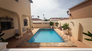 Casa en Calle los naranjos 8. Casa en venta en cp benalm�dena, m�laga