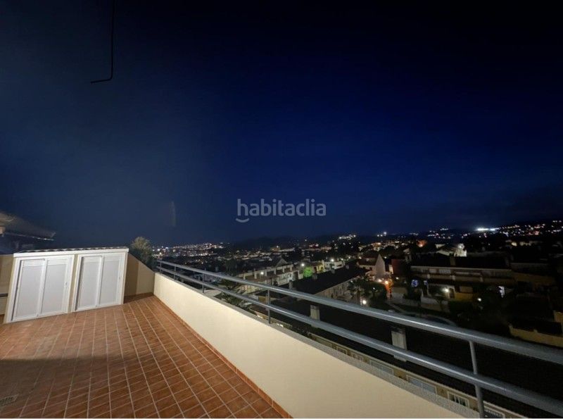 Foto c665d597-52fd-4e49-88f0-b5f1ef9152f8. Àtic amb aparcament piscina a Los Árboles Mijas