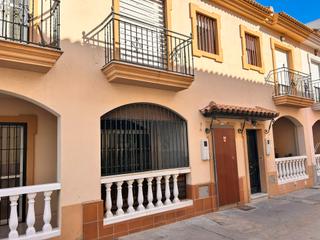 Casa a schiera in Calle el salvador 19. Casa adosada con amplio garaje.