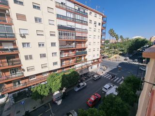 Pis  Calle isla cristina 1. Luminoso piso con ascensor