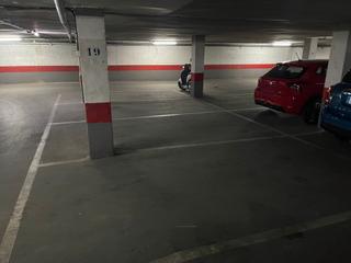 Parking coche en Calle torre de los siete suelos 9. Plazas de garaje