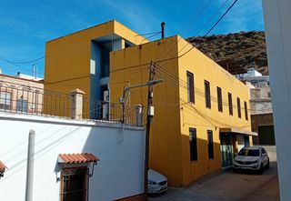 Edifici a Calle castaños 4. Residencia de mayores o proyecto de turismo rural en santa cruz