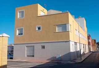 Casa adossada a Calle enrique el navegante 32. Encantador dúplex en las marinas