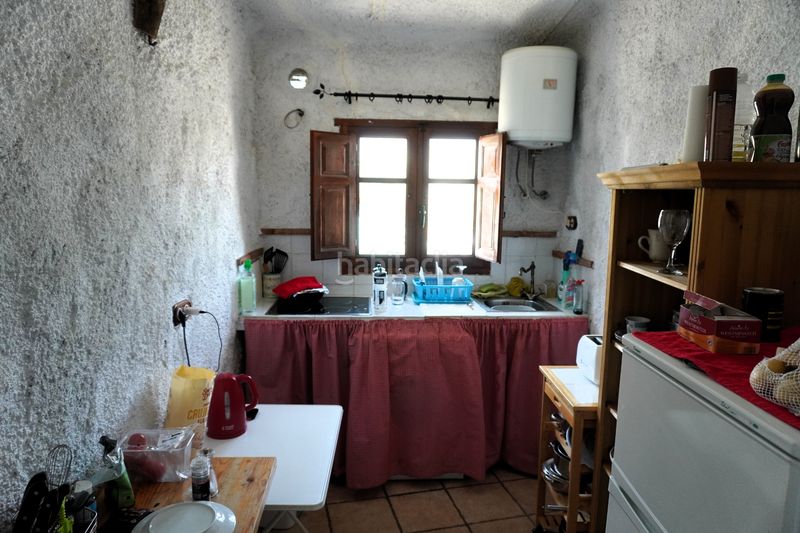 Foto f4a221cf-c51b-4486-ba68-93aff492b31a. Casa amb xemeneia a Terque