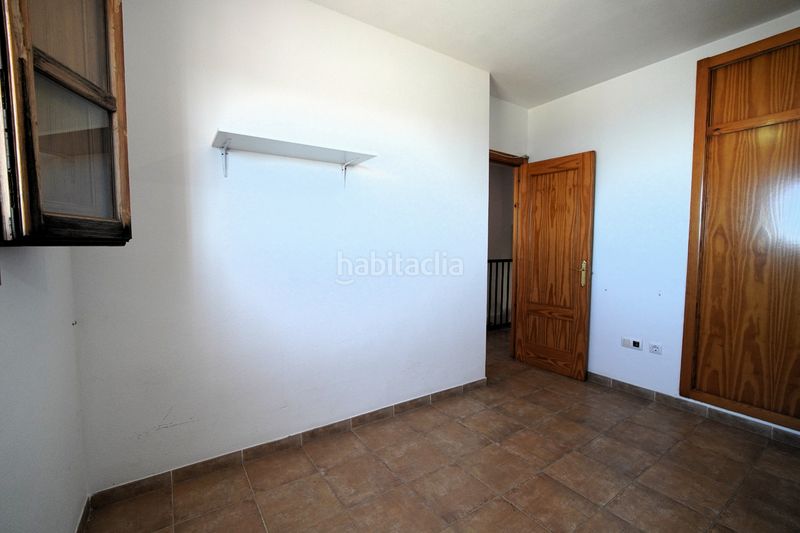 Foto ce881a24-fb80-4501-8846-2cdcdb7eb27b. Casa adossada amb aparcament a Enix