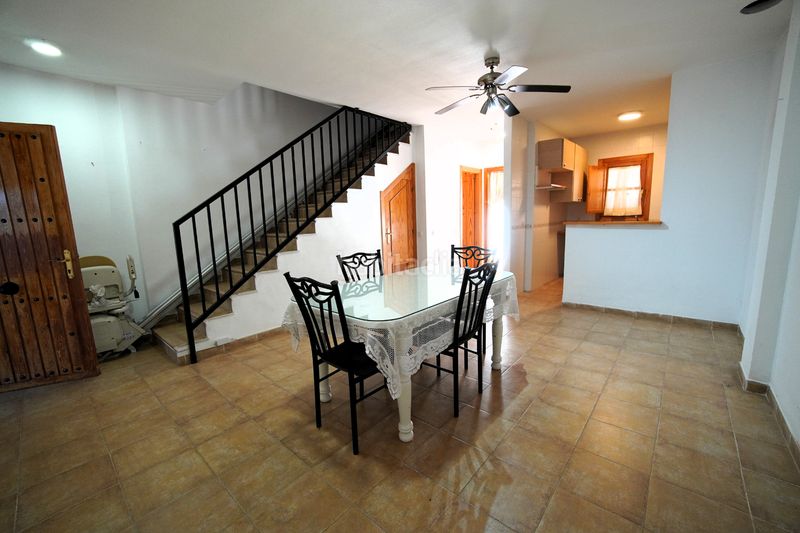 Foto f1149236-f679-4541-99df-39c417cf3809. Casa adossada amb aparcament a Enix