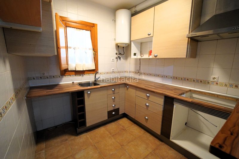 Foto f48ddabf-b6d6-41a6-9ccb-e45bbcf8c032. Casa adossada amb aparcament a Enix