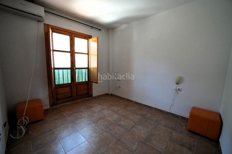 Foto ffccbb8d-8576-4c49-a773-12dcd1399a83. Casa adossada amb aparcament a Enix
