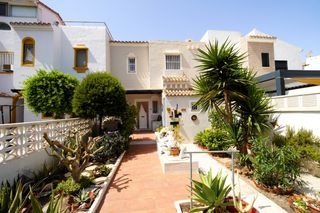 Casa adosada  Avenida entremares. Encantador chalet adosado en el residencial "pueblo italia" - ¡a