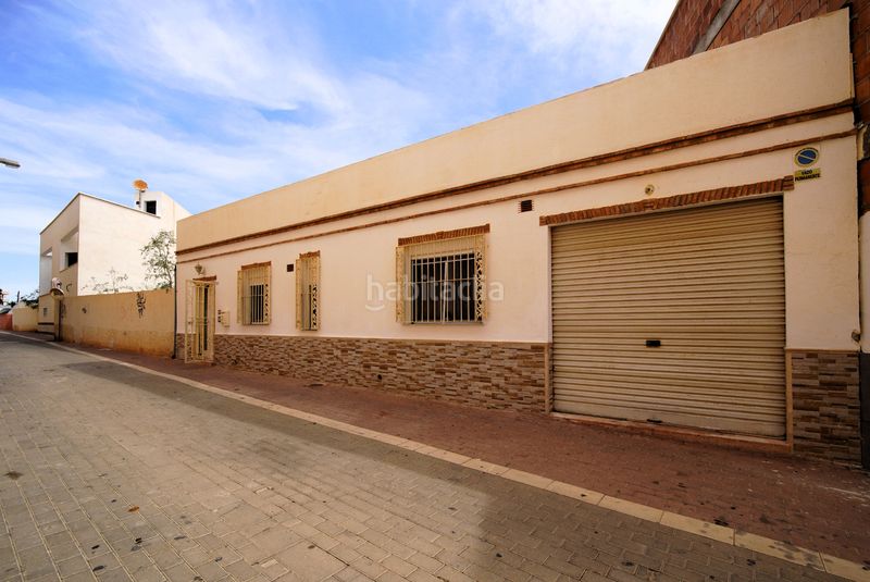 Foto b032465f-ec06-4cd3-b998-a6857d5a83a1. Casa adossada amb xemeneia aparcament piscina a El Sabinar-Urbanizaciones-Las Marinas-Playa Serena Roquetas de Mar