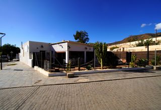 Chalet in Rodalquilar - La Isleta. Oportunidad única: casa con restaurante-pizzería en rodalquilar