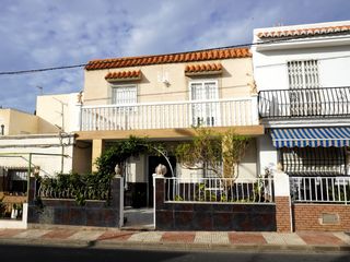 Casa adossada a Calle don juan de austria 14. Casa adosada en aguadulce - oportunidad en zona privilegiada