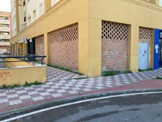 Affitto Locale commerciale in N/a. Local comercial en bruto
