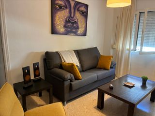 Location Appartement à Calle padre damaso 4. Piso con ascensor en los barrios para corta temporada