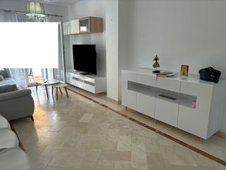 Pis  Calle austria 2. Fabuloso piso con calidades de lujo en urbanización los tinajone
