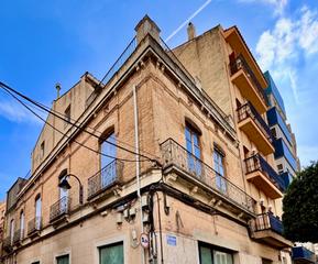 Edifici a Avinguda major 38. Edificio protegido. esquinero. residencial y comercial. 3 planta