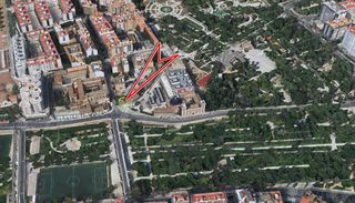 Casa in Calle rossinyol 1. Casa  en esquina dos plantas. junto a puente de la trinidad y mu