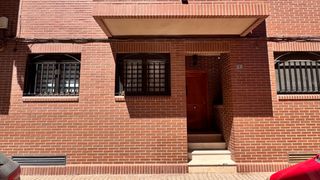Etagenwohnung  Carrer de la constitució 1. Piso nuevo y reformado 3 habitaciones 2 baños. junto al metro
