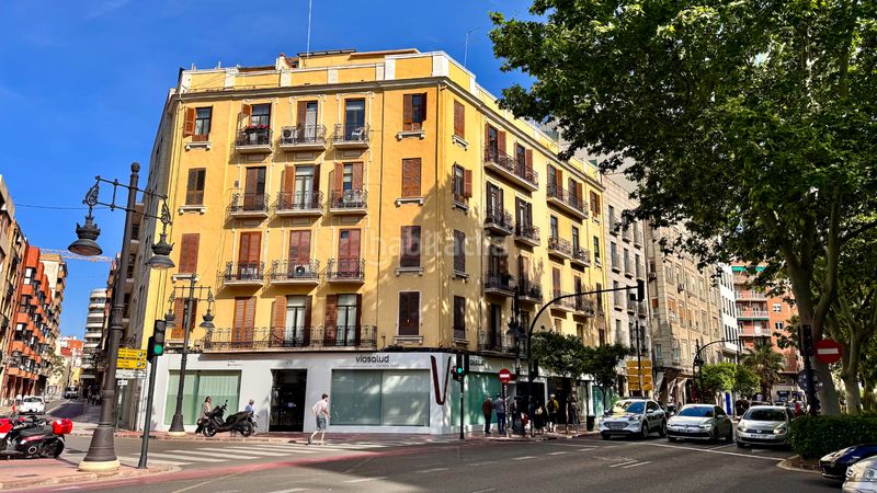 Apartamento en carrer de juan de mena 29 piso en chaflan fernando el catolico frente colegio jesus y maria en Valencia