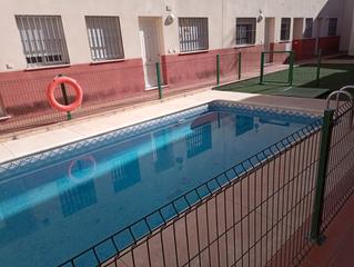 Duplex  Calle rafael alberti. Dúplex en recinto cerrado con piscina