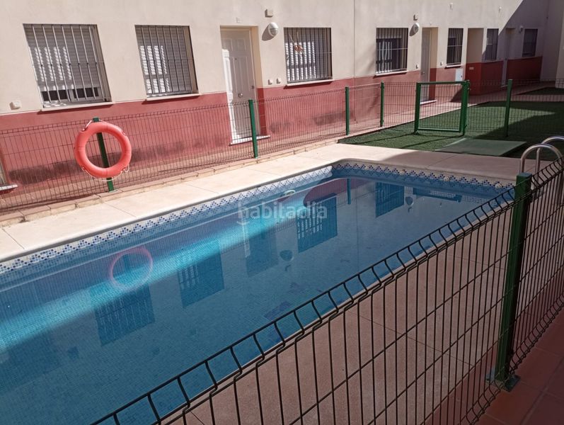 Foto e31e2716-8a57-4485-8951-900f80e486f7. Pis amb piscina a Burguillos
