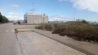 Solar industrial a Calle construcción 80. Gran parcela de esquina  junto a la estación de renfe