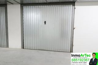 Car parking in Calle pilarejo 24