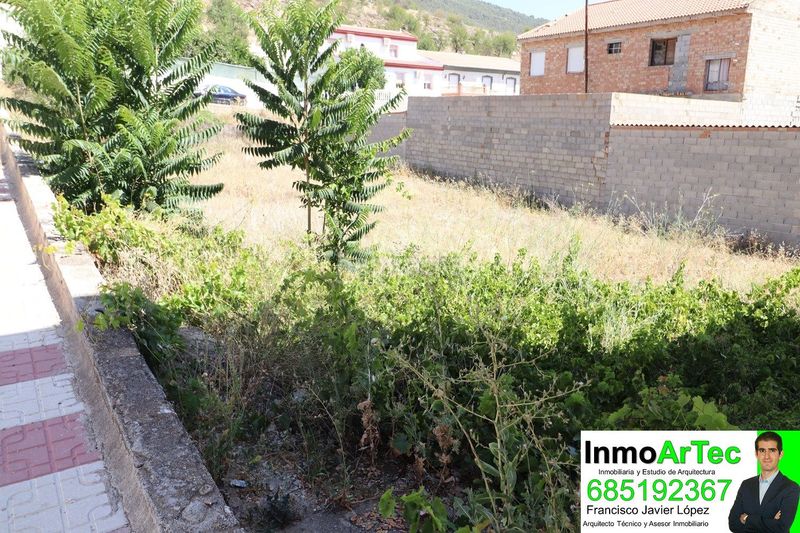 Foto 68a101d8-0f14-458c-9269-4c21587edcdc. Residential plot in calle granada de Íllora 7 in Íllora