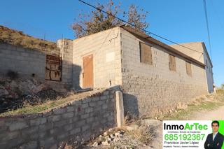 Fabrikhalle in Vial camino 19