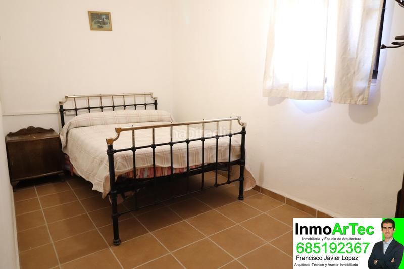 Foto 0854fe05-a22b-4592-9e68-d8fe29d2fb77. Masía casa cortijo y campo de olivos en Iznalloz