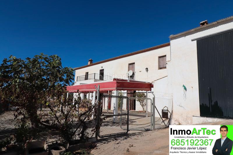 Foto 3ca4d43f-3855-4d16-b373-ee202596662c. Masía casa cortijo y campo de olivos en Iznalloz