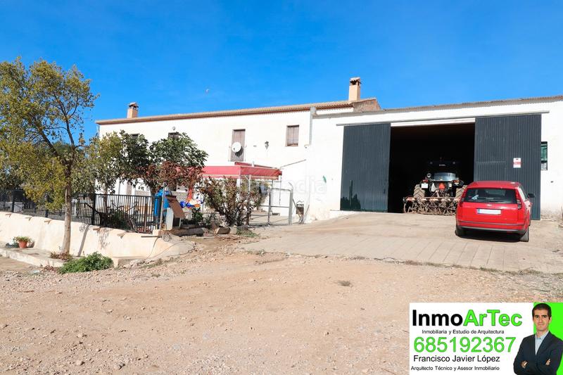 Foto 649758fe-e0d6-47e4-91bf-9a18589db9bf. Masía casa cortijo y campo de olivos en Iznalloz