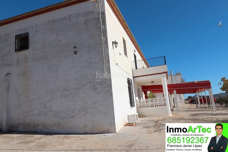 Foto 77838c3b-a010-4703-9ca8-a596f54de5c9. Masía casa cortijo y campo de olivos en Iznalloz