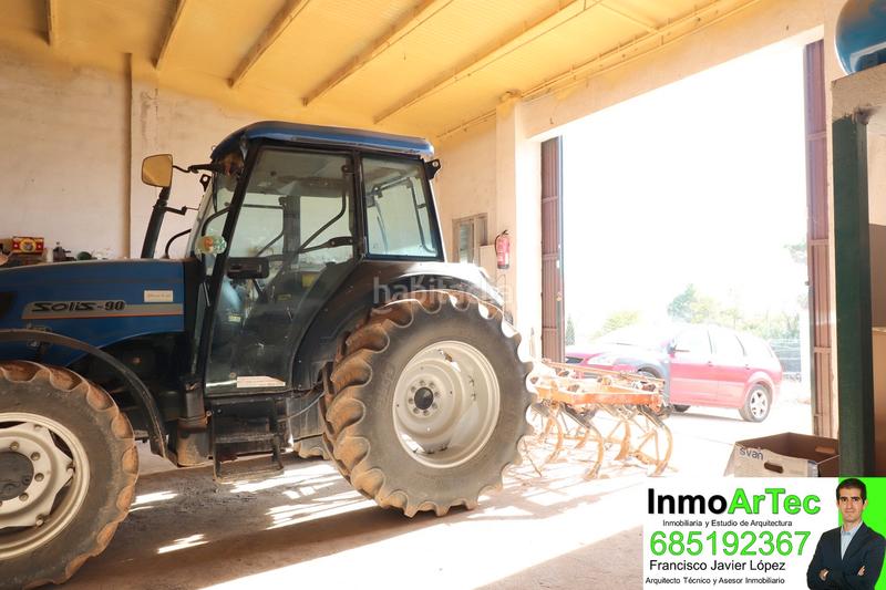 Foto b9db5427-7aaf-4a75-8b4e-8e2450ef9747. Masía casa cortijo y campo de olivos en Iznalloz