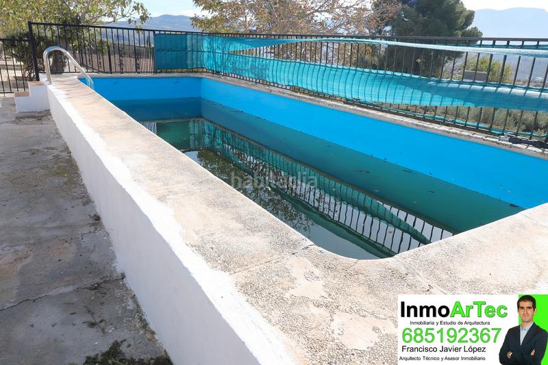Foto bfc6df89-d266-4653-8a82-00ada394a8ee. Masía casa cortijo y campo de olivos en Iznalloz