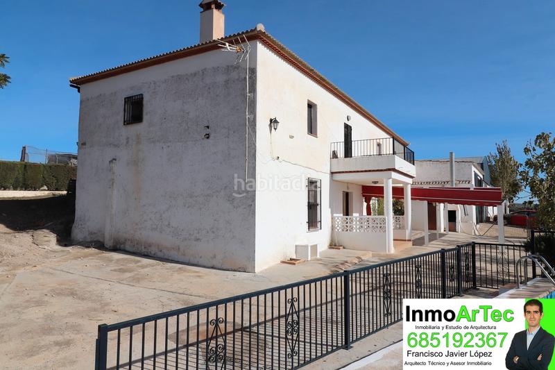 Foto d0f6c341-cd09-4958-8635-b7c7705849fb. Masía casa cortijo y campo de olivos en Iznalloz