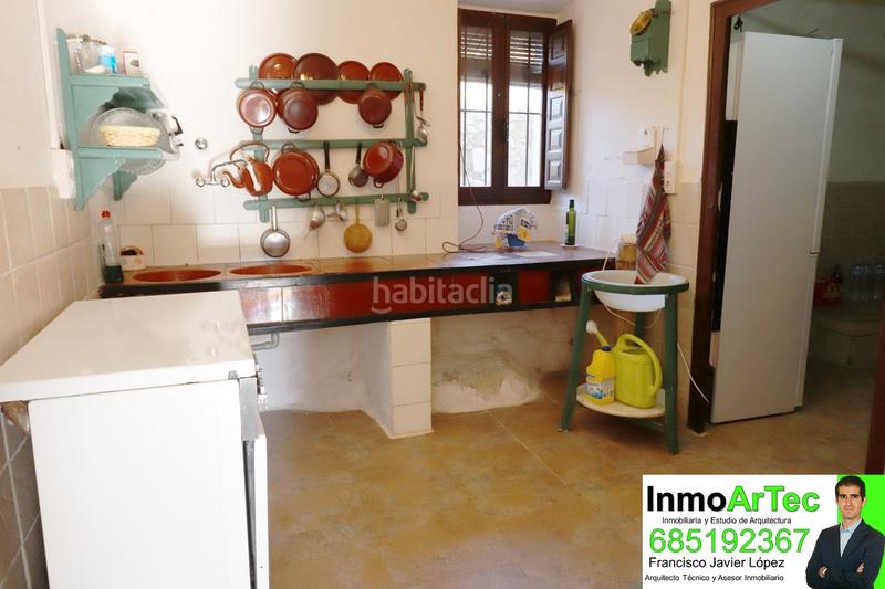 Foto db920b1c-87e0-4d18-9491-999e36c8b4da. Masía casa cortijo y campo de olivos en Iznalloz