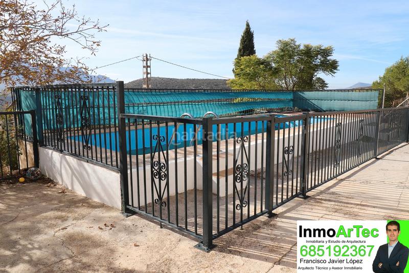 Foto f8d0a925-2543-4c0a-91eb-b1bc72673188. Masía casa cortijo y campo de olivos en Iznalloz