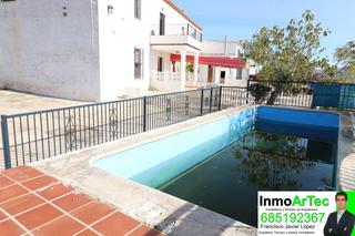 Masia en Iznalloz. Casa cortijo y campo de olivos