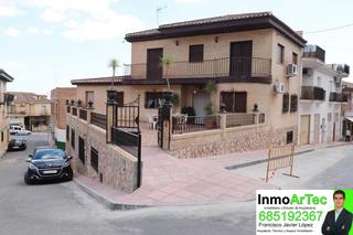 Casa en Calle castillo 6. Gran casa en esquina en illora a pie del castillo