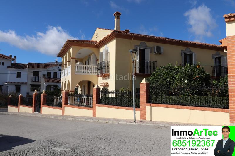 Foto 26ad6ef3-e5c4-4804-bc0a-fa01d4b2f39b. Chalet en calle encinar 3 gran casa con gran local en illora en Íllora
