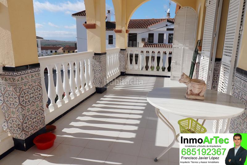Foto 36b29bab-8282-48b4-a733-f1e87a685bb7. Chalet en calle encinar 3 gran casa con gran local en illora en Íllora